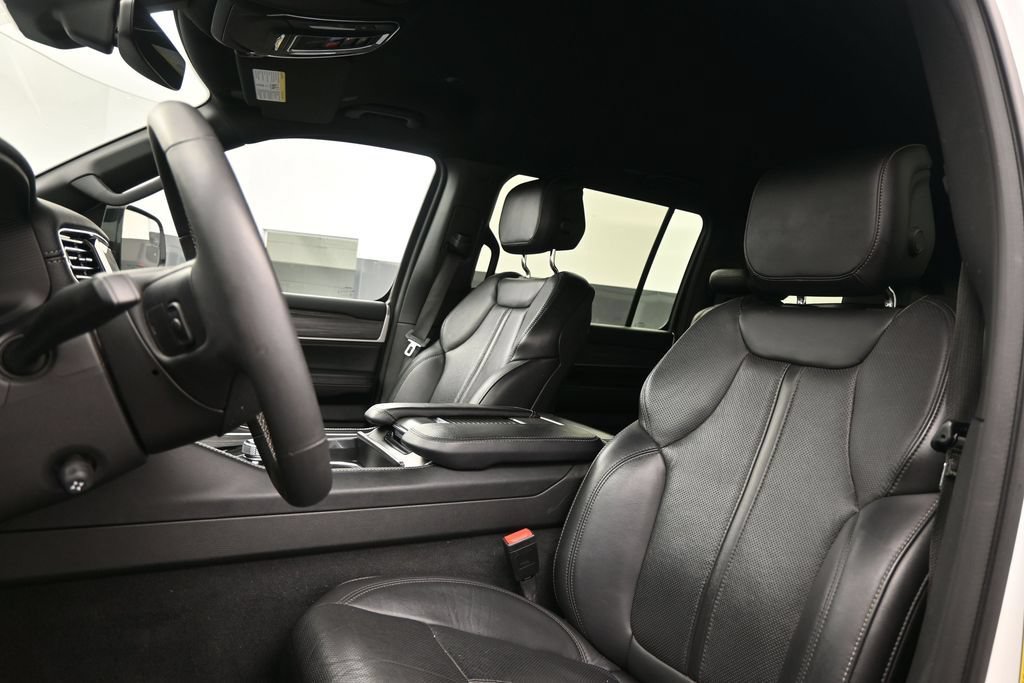 Used 2024 Jeep Wagoneer Series II w/ Flexible Seating Group RWD image 15