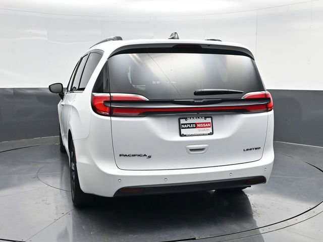 Used 2025 Chrysler Pacifica Limited image 4