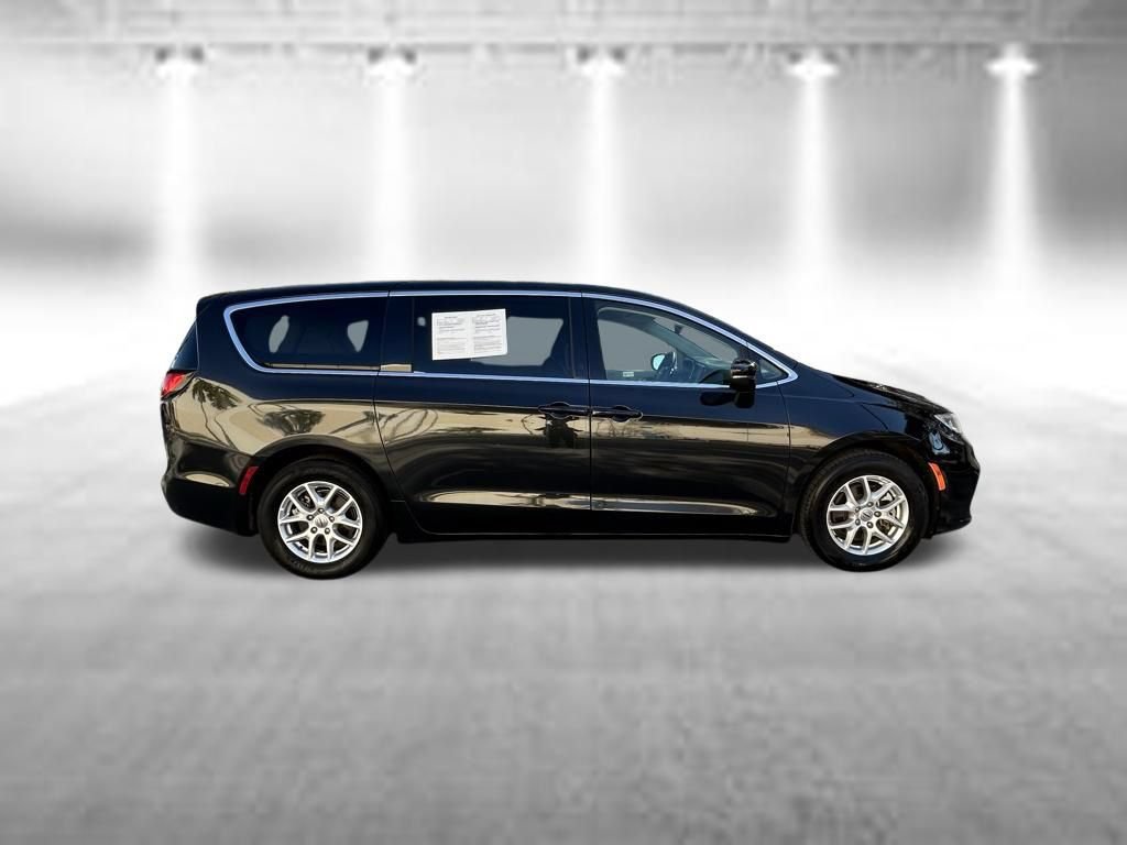 Certified 2023 Chrysler Pacifica Touring-L FWD image 8