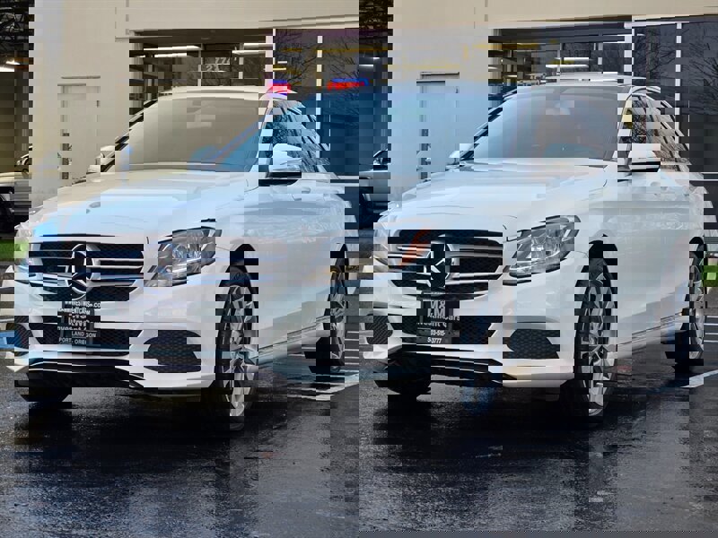 Used 2015 Mercedes-Benz C 300 4MATIC Sedan image 1