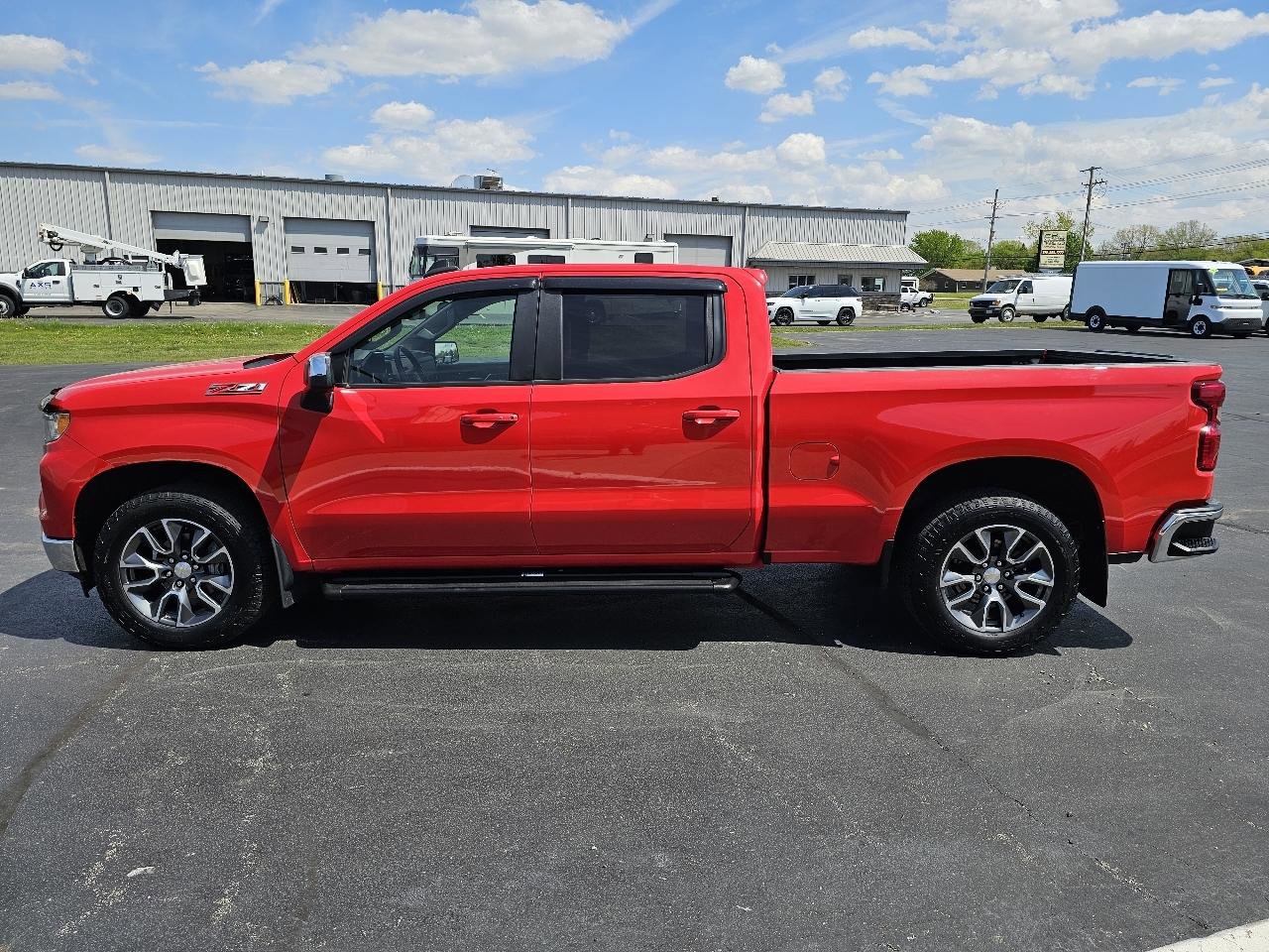Used 2022 Chevrolet Silverado 1500 LT AWD/4WD image 6