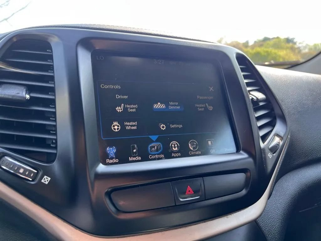 Used 2016 Jeep Cherokee Limited AWD/4WD image 18