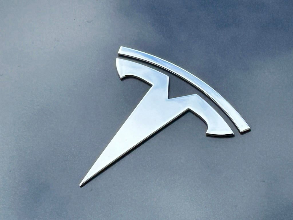 Used 2024 Tesla Model Y 2WD image 35