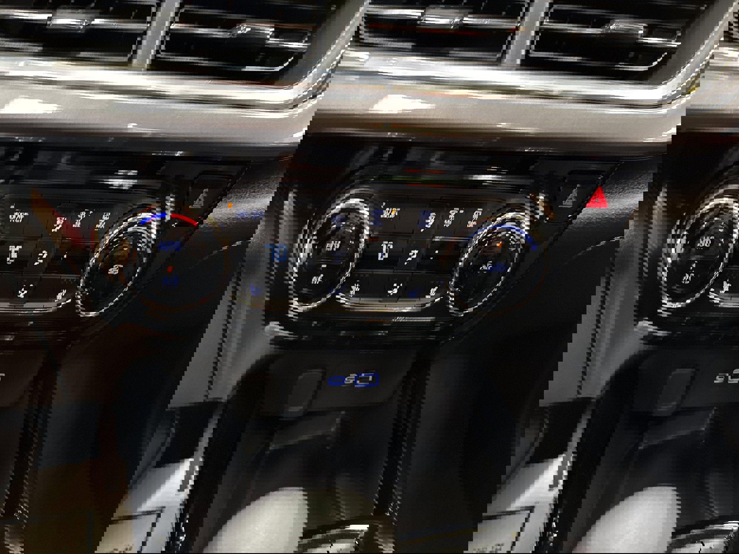 Used 2024 Chevrolet Trax ACTIV w/ Sunroof Package image 31