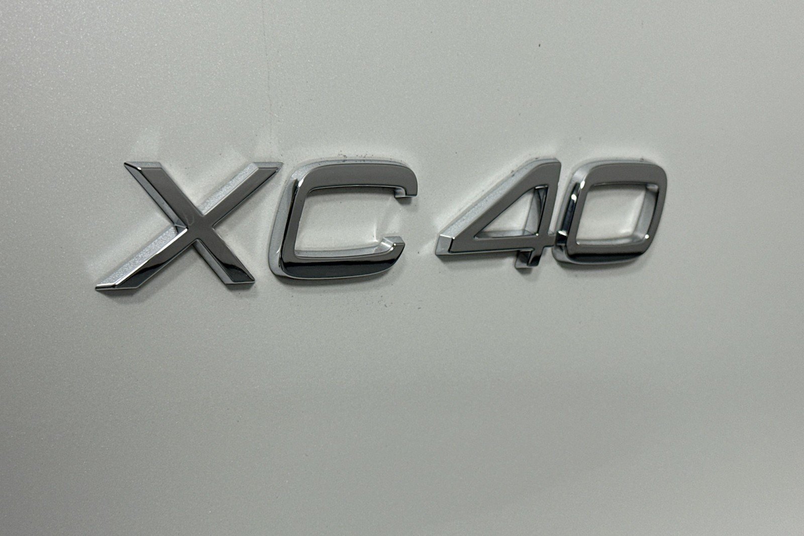 Used 2023 Volvo XC40 B5 Plus AWD/4WD image 9