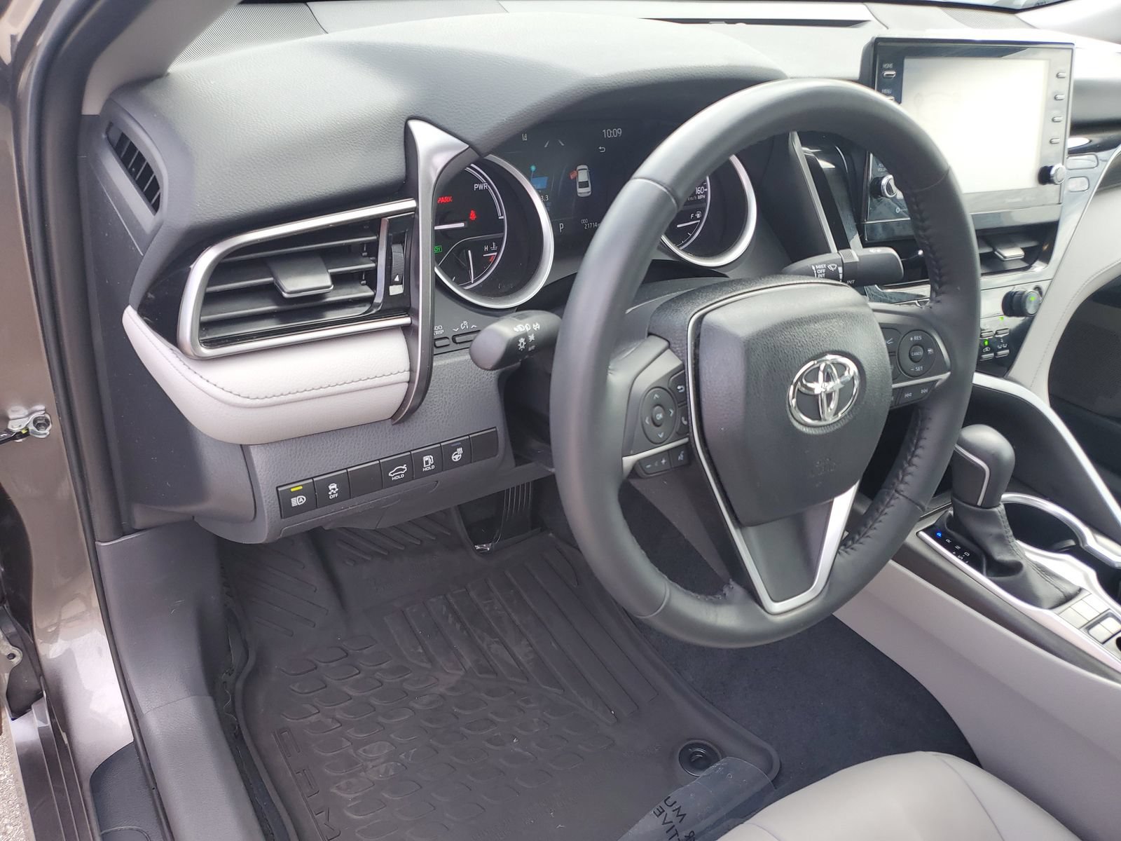 Used 2024 Toyota Camry XLE w/ Cold Weather Package FWD image 19