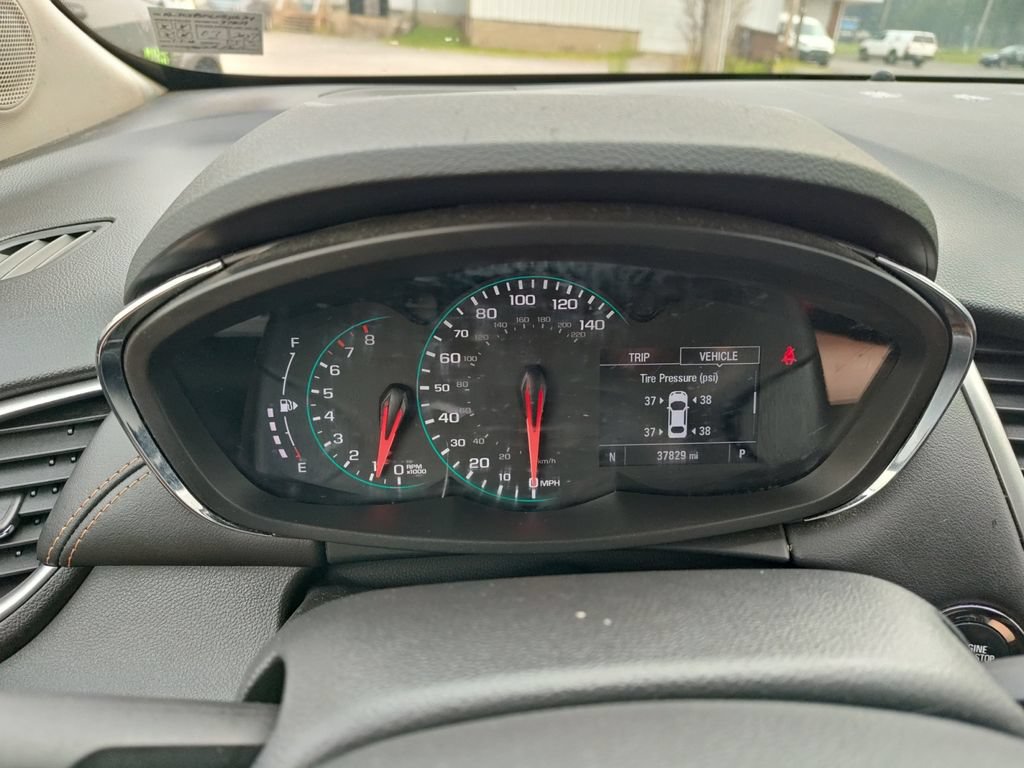 Used 2022 Chevrolet Trax LT w/ LT Convenience Package AWD/4WD image 18