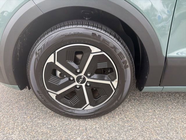 Used 2023 Kia Niro EX w/ EX Cold Weather Package FWD image 4