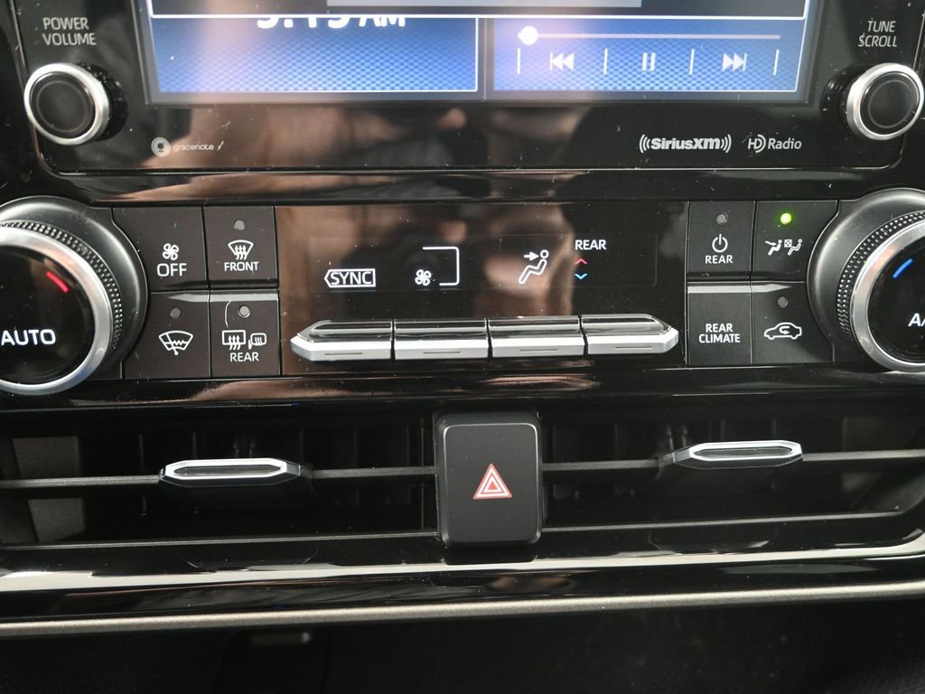 Used 2020 Toyota Highlander LE image 20