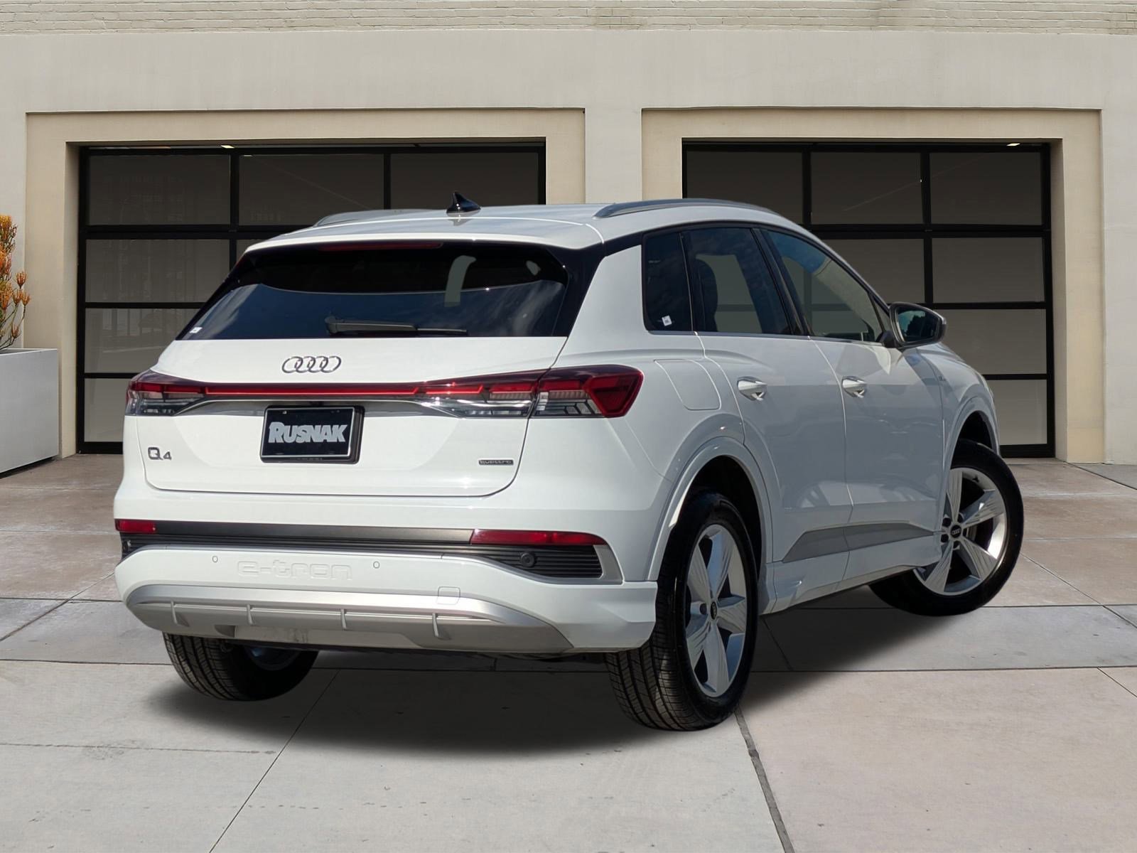 Used 2024 Audi Q4 e-tron Premium image 4