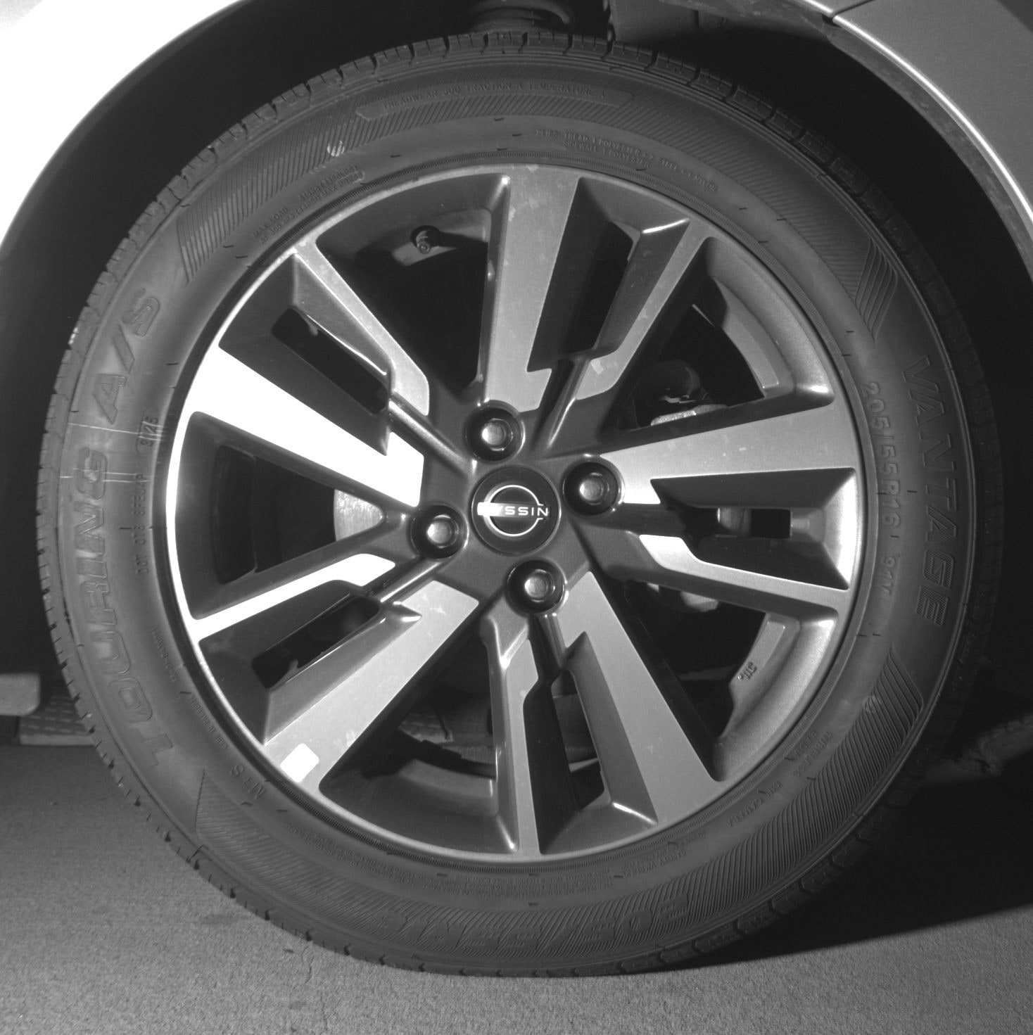 Used 2025 Nissan Versa SV FWD image 10