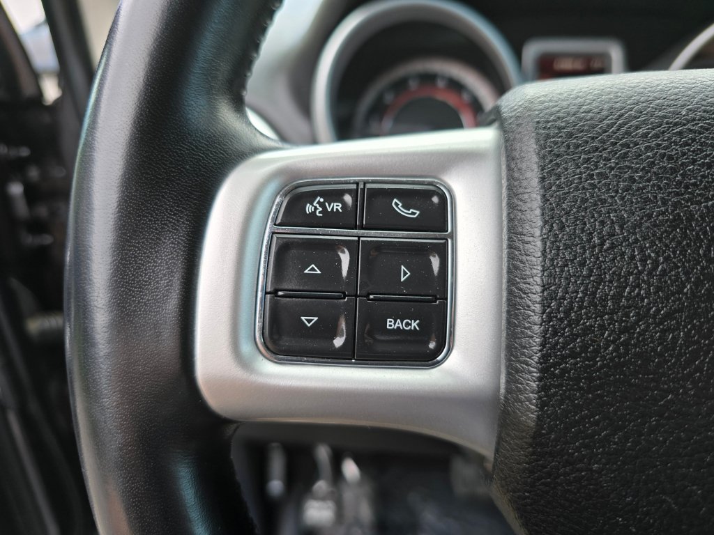 Used 2019 Dodge Journey SE w/ Connectivity Group FWD image 5