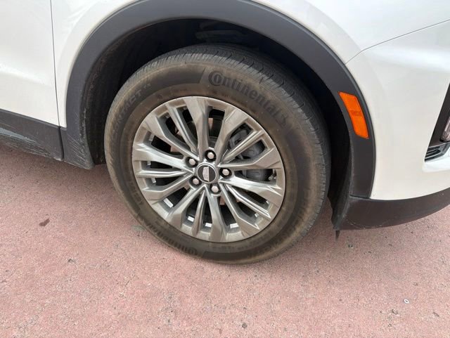 Used 2024 Cadillac XT4 Premium Luxury w/ Active Safety Package FWD image 2