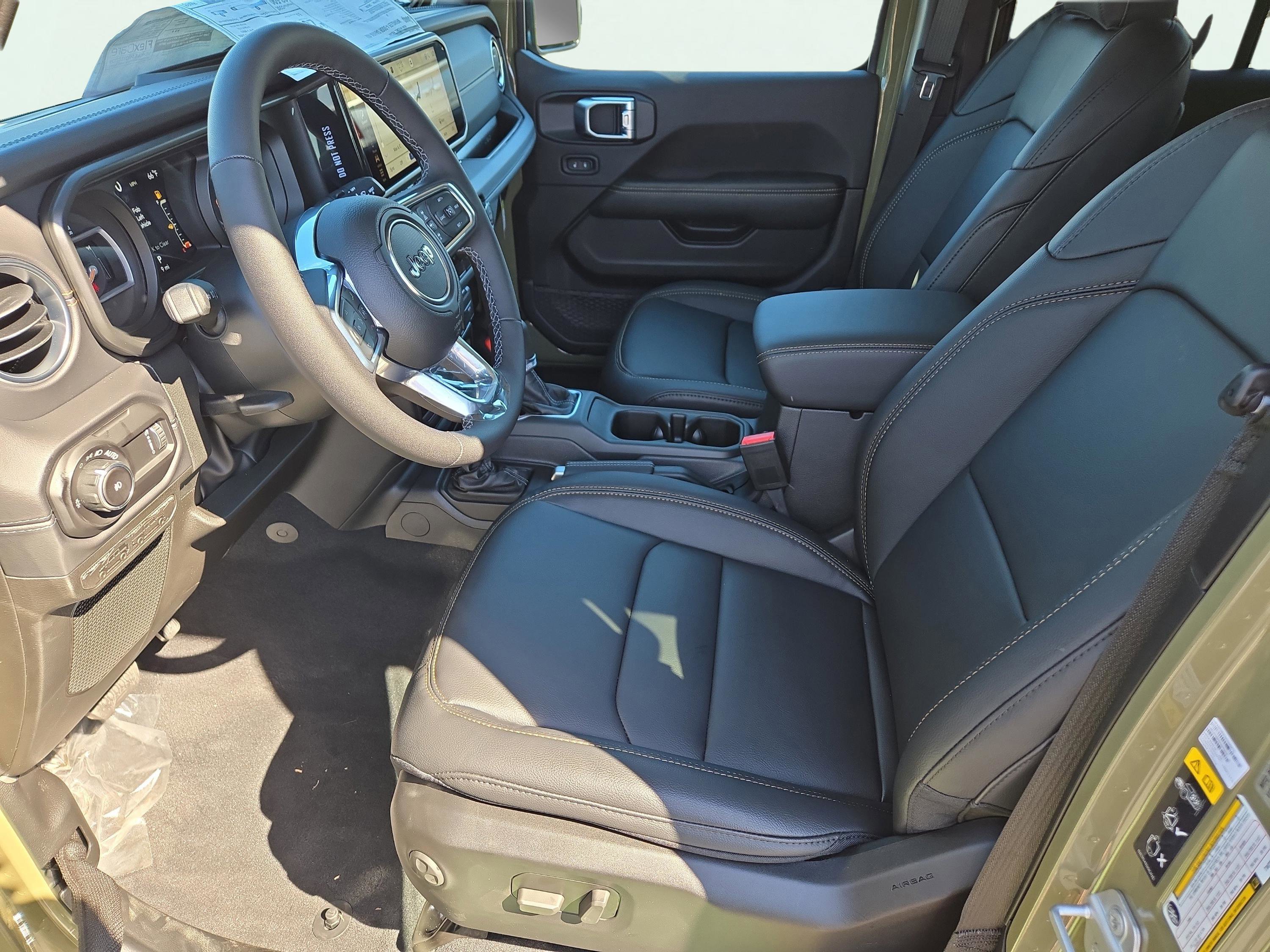 New 2026 Jeep Wrangler Unlimited Sahara AWD/4WD image 15
