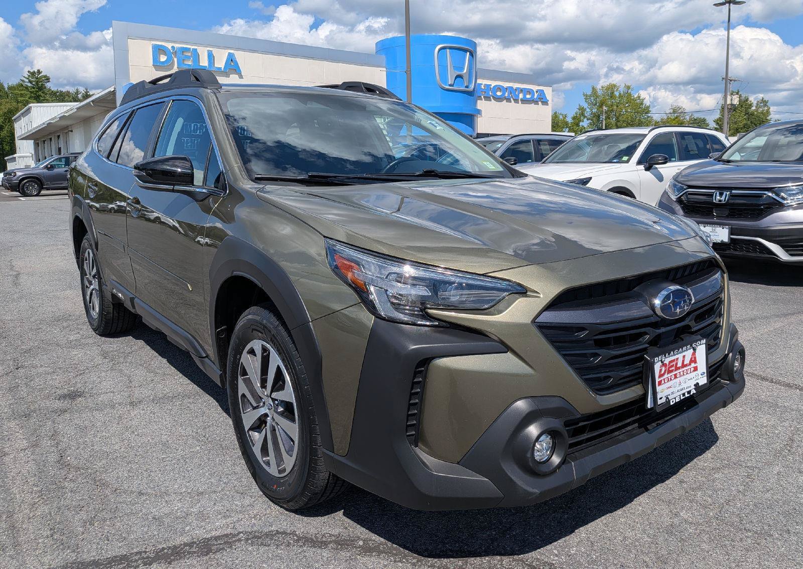 Used 2025 Subaru Outback Premium AWD/4WD image 4