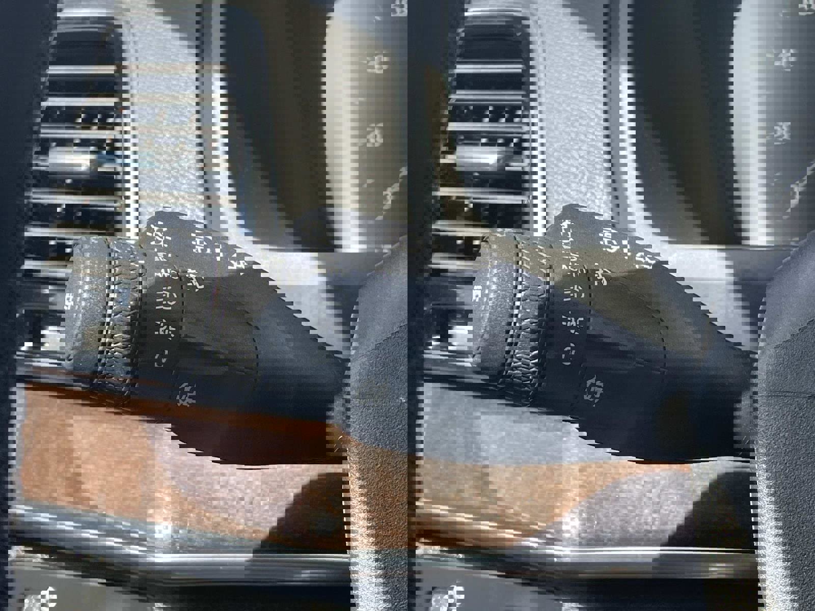 Used 2016 Volvo XC90 T6 Momentum w/ Momentum Plus Package image 27