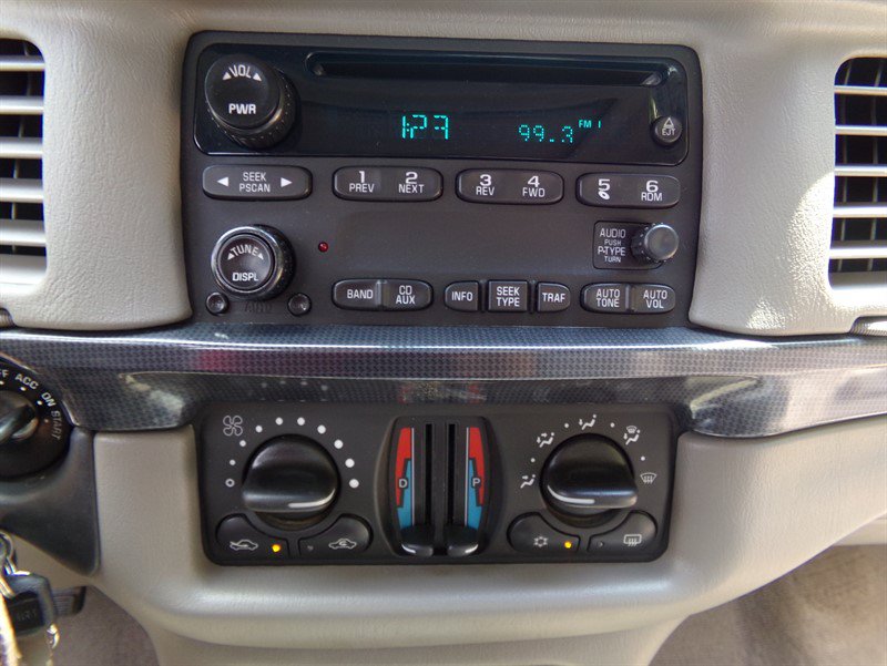 Used 2004 Chevrolet Impala SS w/ Preferred Equipment Group FWD image 31