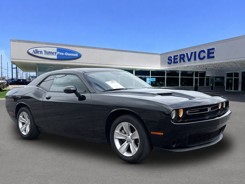 Used 2023 Dodge Challenger SXT RWD image 2