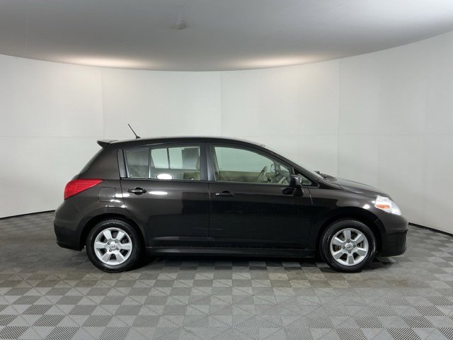 Used 2011 Nissan Versa SL image 4