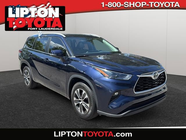 Used 2023 Toyota Highlander XLE FWD image 1