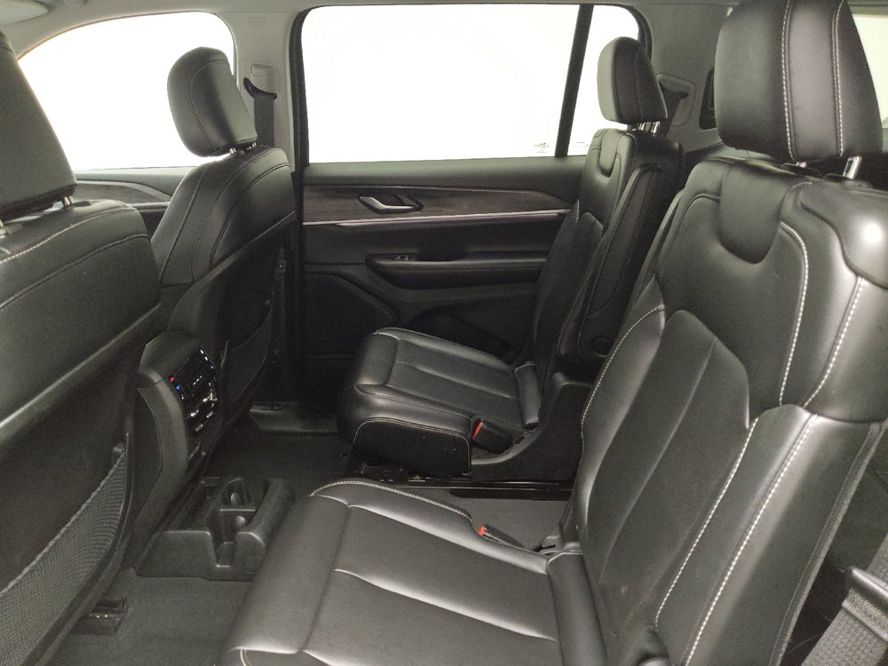 Used 2023 Jeep Grand Cherokee L Limited AWD/4WD image 18