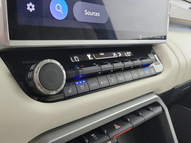 Used 2023 Toyota Sequoia Capstone RWD image 29