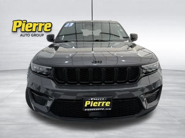 Used 2023 Jeep Grand Cherokee Altitude image 9