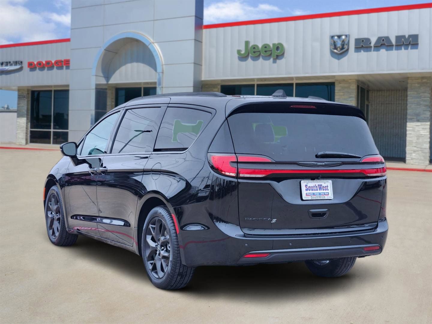 New 2026 Chrysler Pacifica Select w/ S Appearance Package image 5