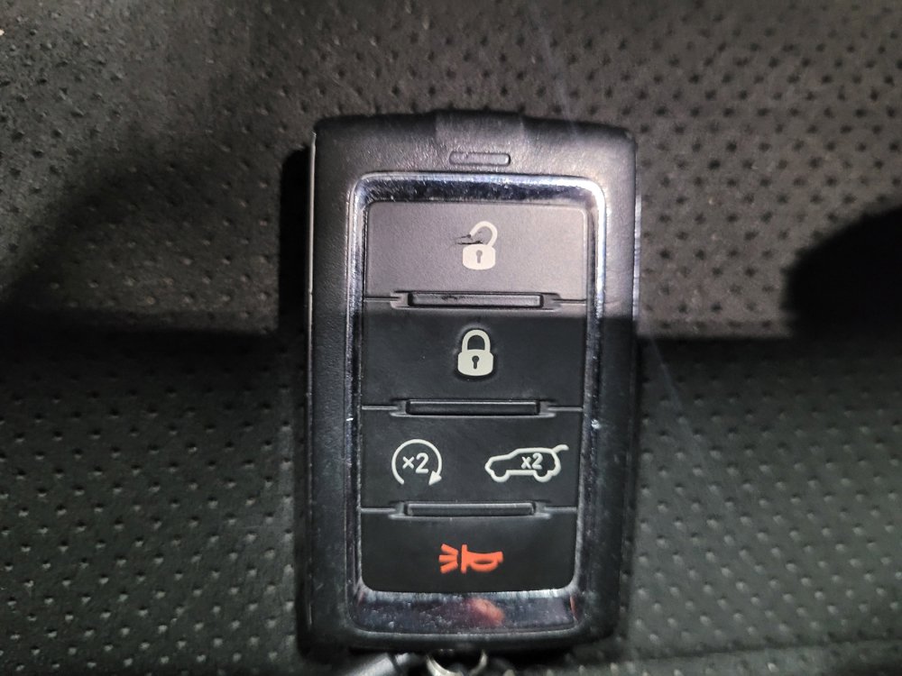 Used 2023 Jeep Grand Cherokee L Laredo image 32
