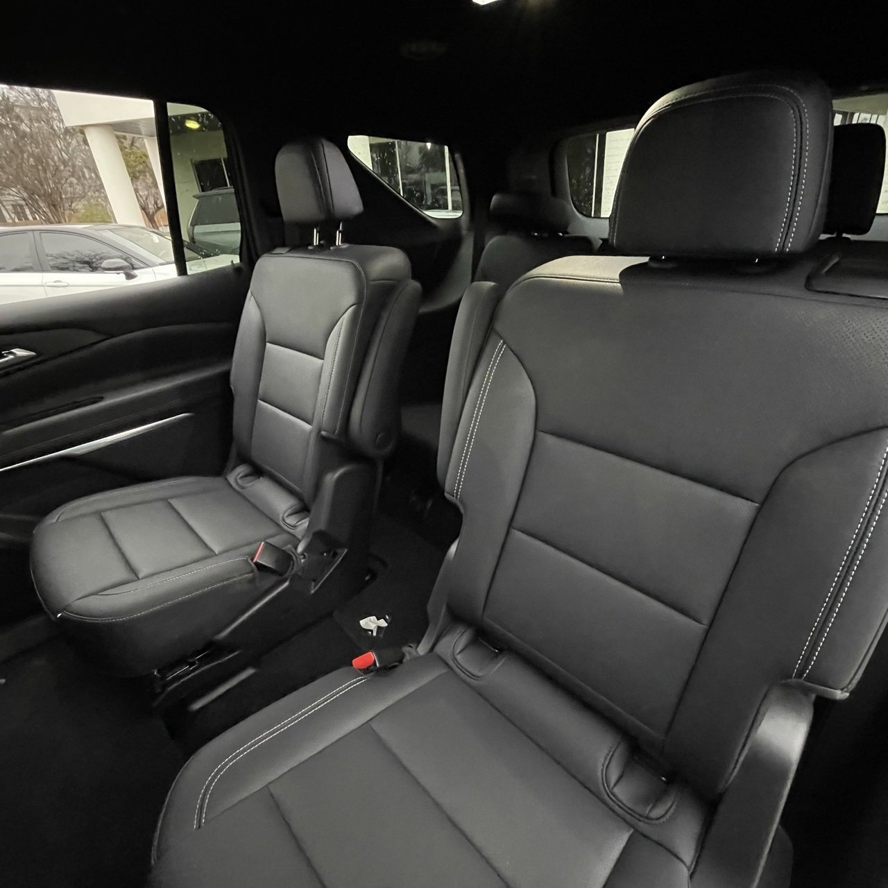 Used 2025 Chevrolet Traverse LT image 23