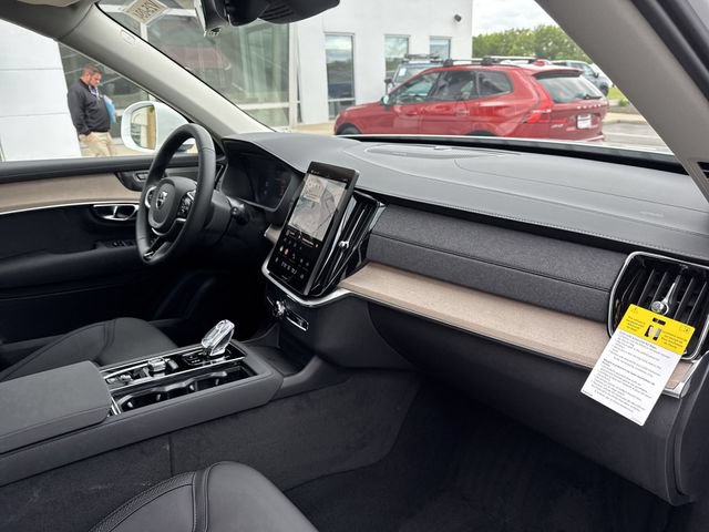 New 2025 Volvo XC90 T8 Plus w/ Protection Package Premier AWD/4WD image 29