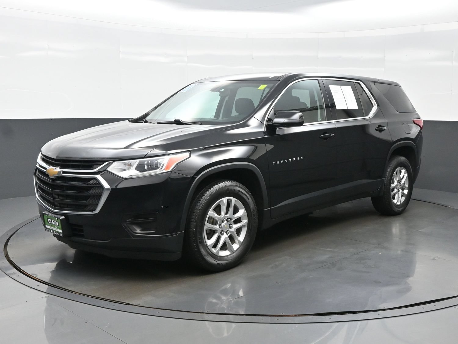 Used 2018 Chevrolet Traverse LS FWD image 2