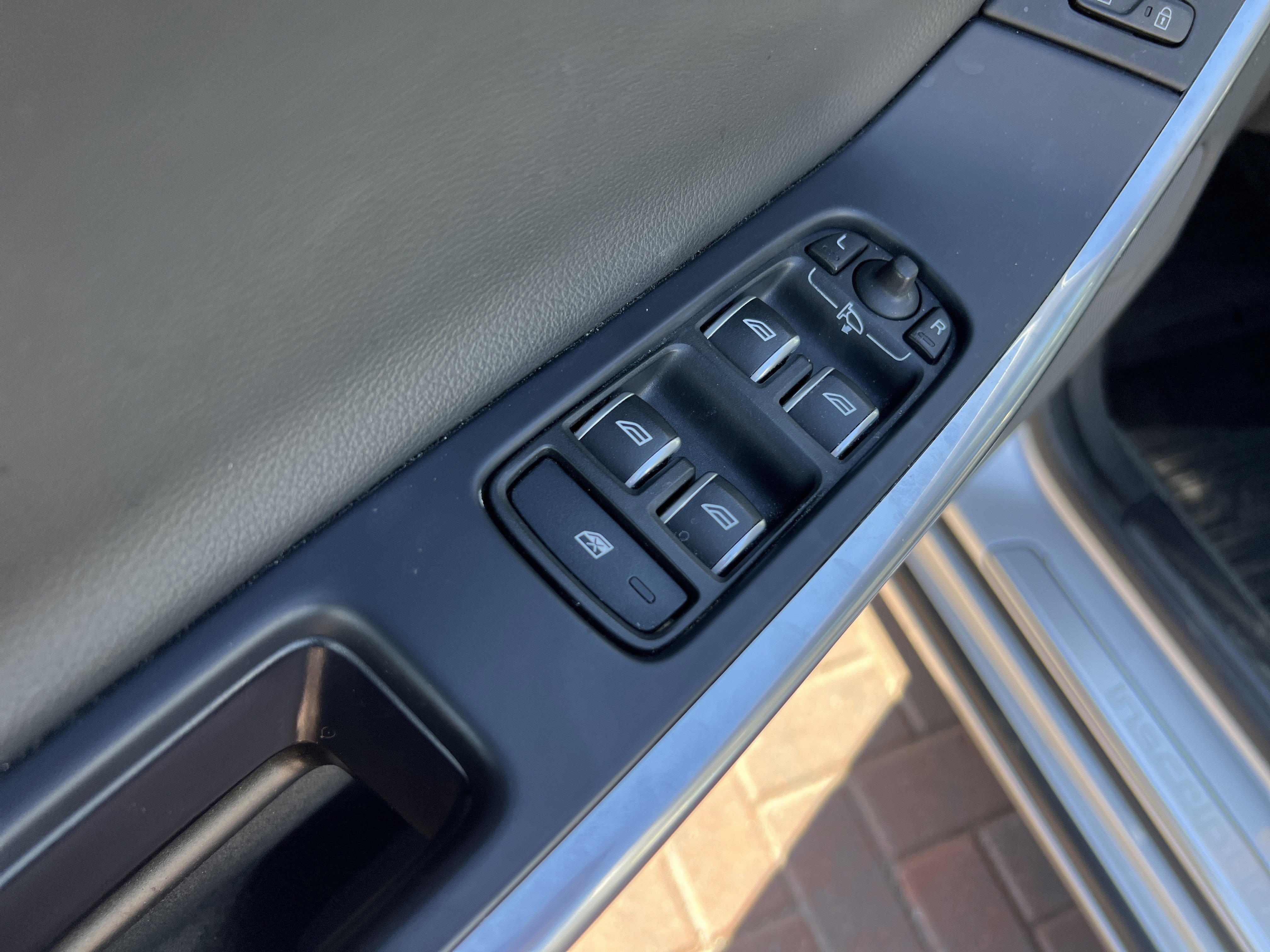 Used 2018 Volvo S60 T5 Inscription image 15