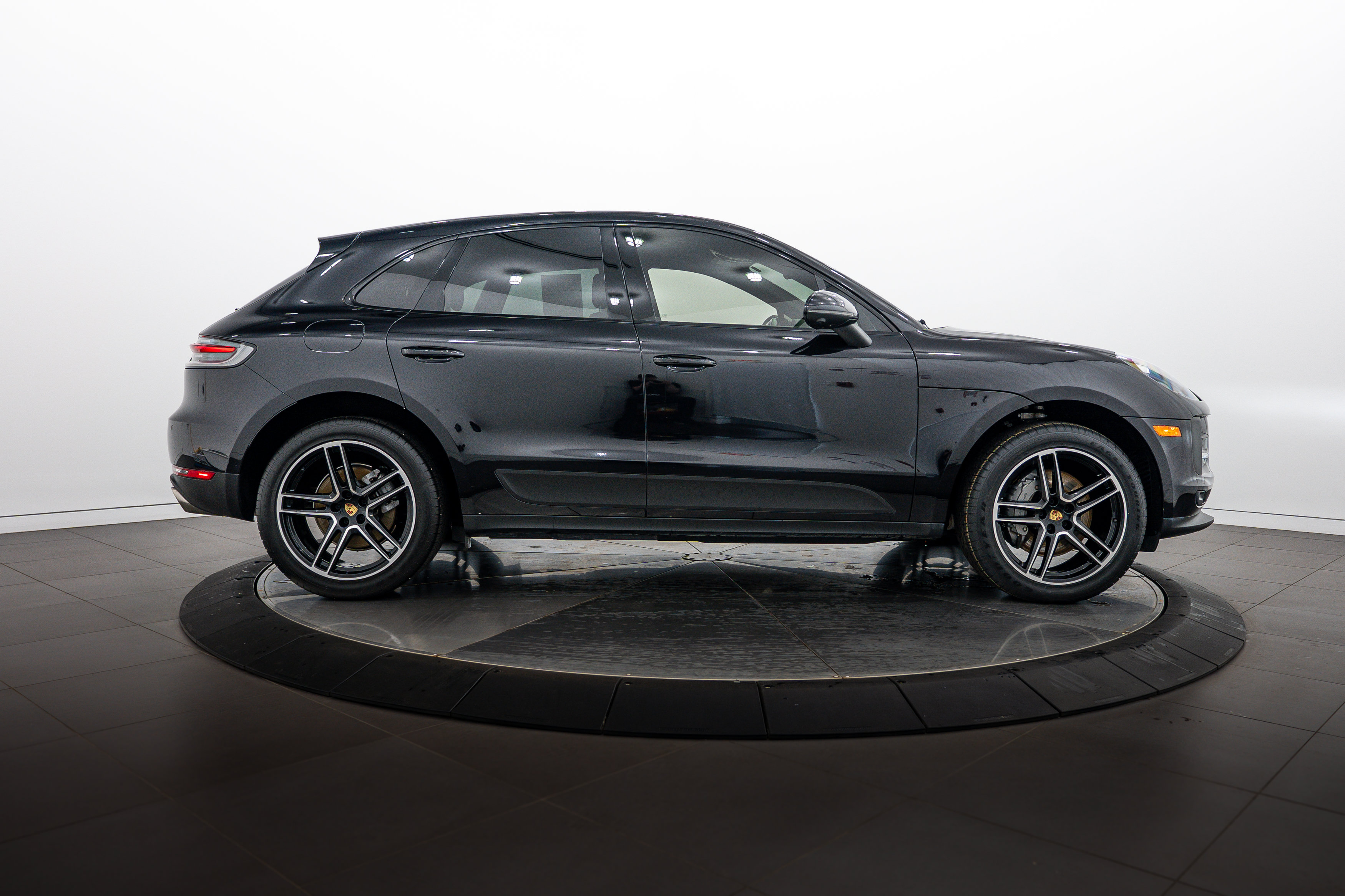 Certified 2021 Porsche Macan S AWD/4WD image 8
