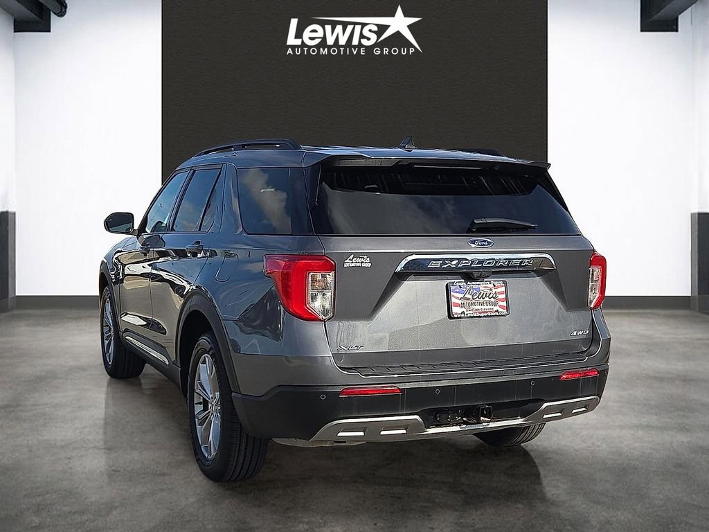 Used 2023 Ford Explorer XLT w/ Equipment Group 202A AWD/4WD image 3