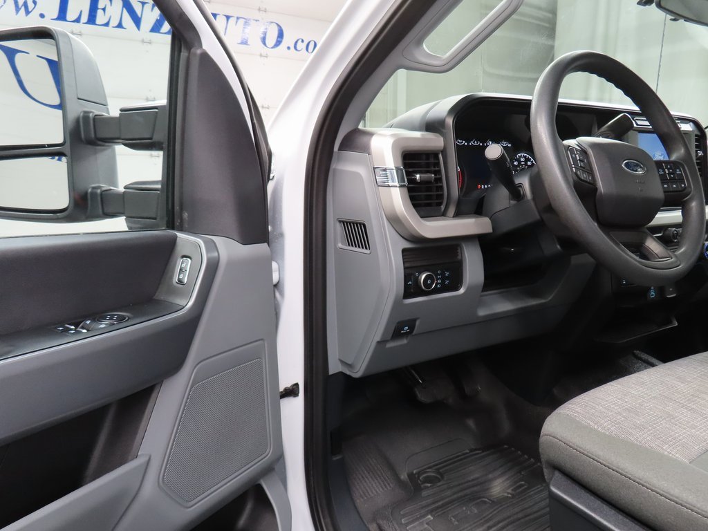 Used 2024 Ford F350 XLT image 47