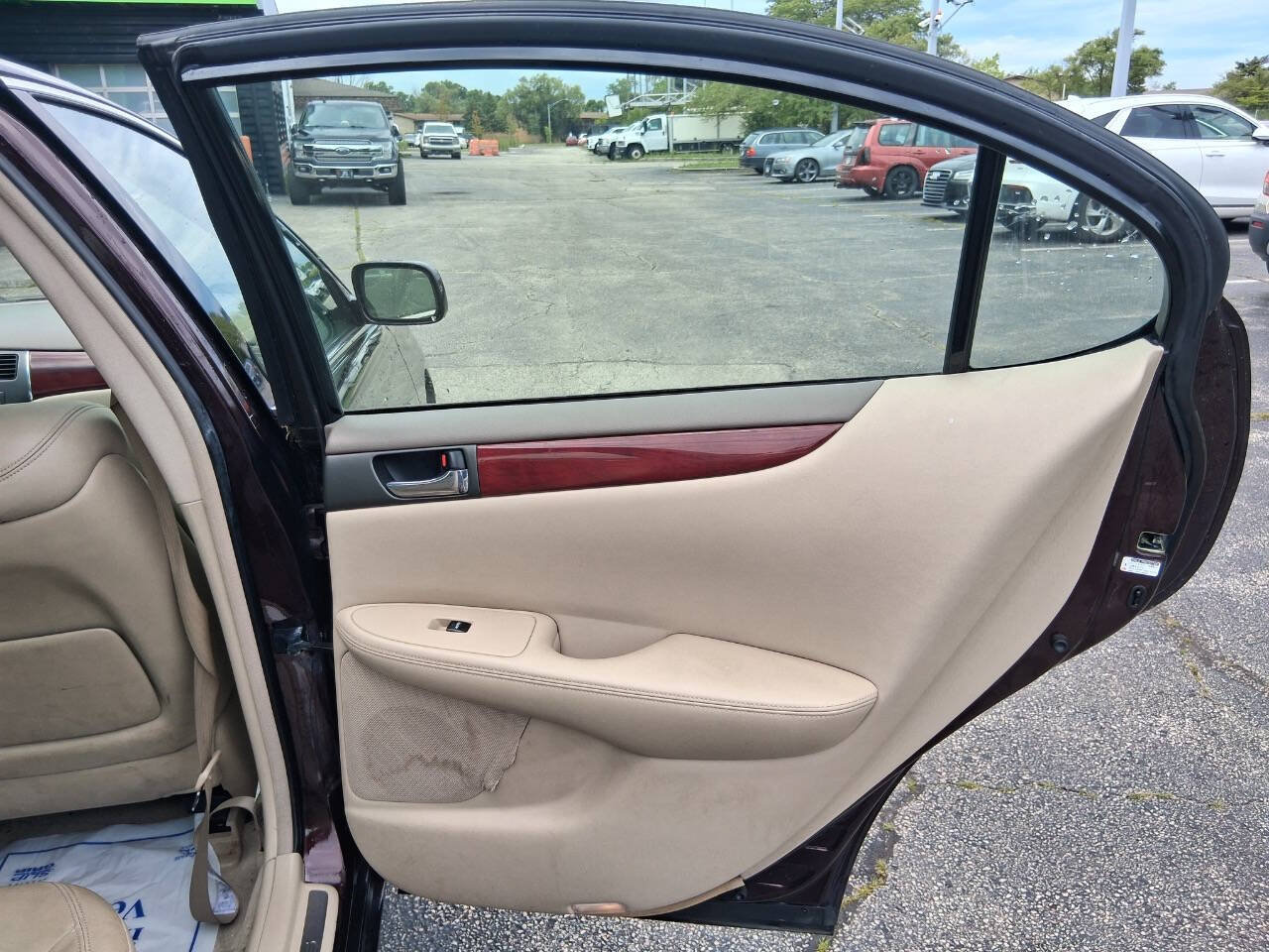 Used 2004 Lexus ES 330 w/ Premium Pkg FWD image 18