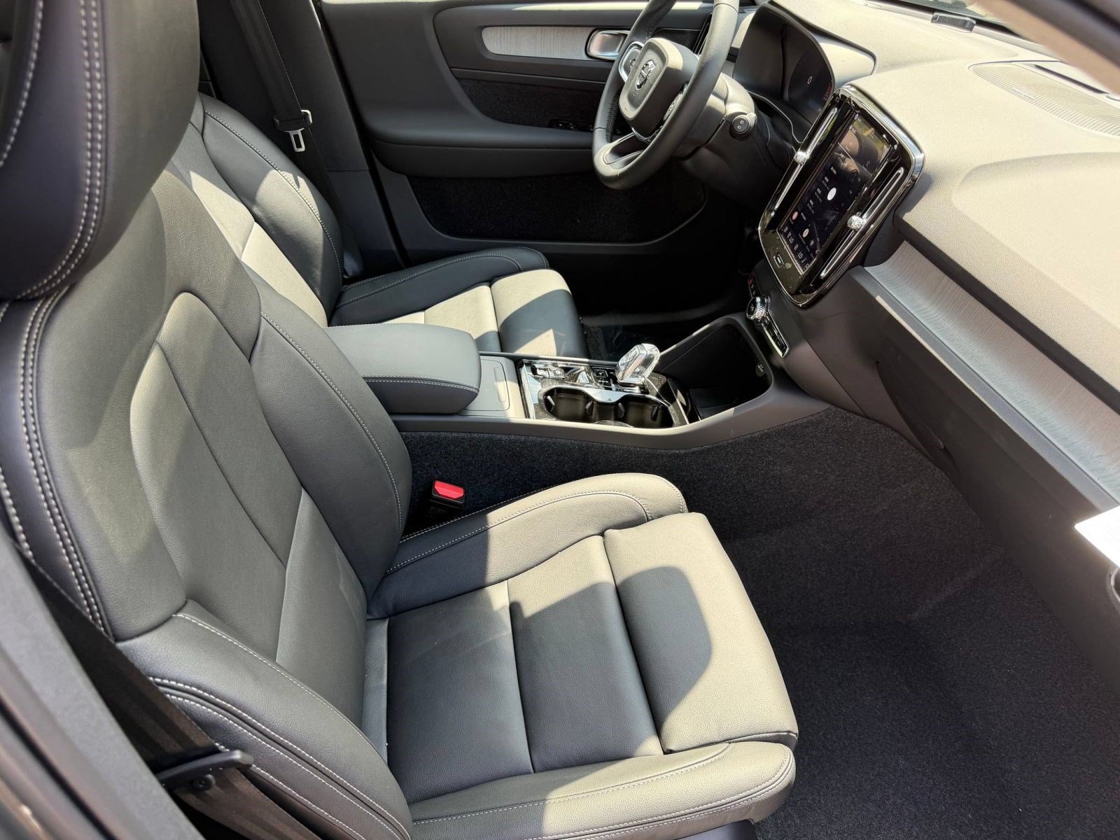 New 2026 Volvo XC40 B5 Plus w/ Climate Package AWD/4WD image 24