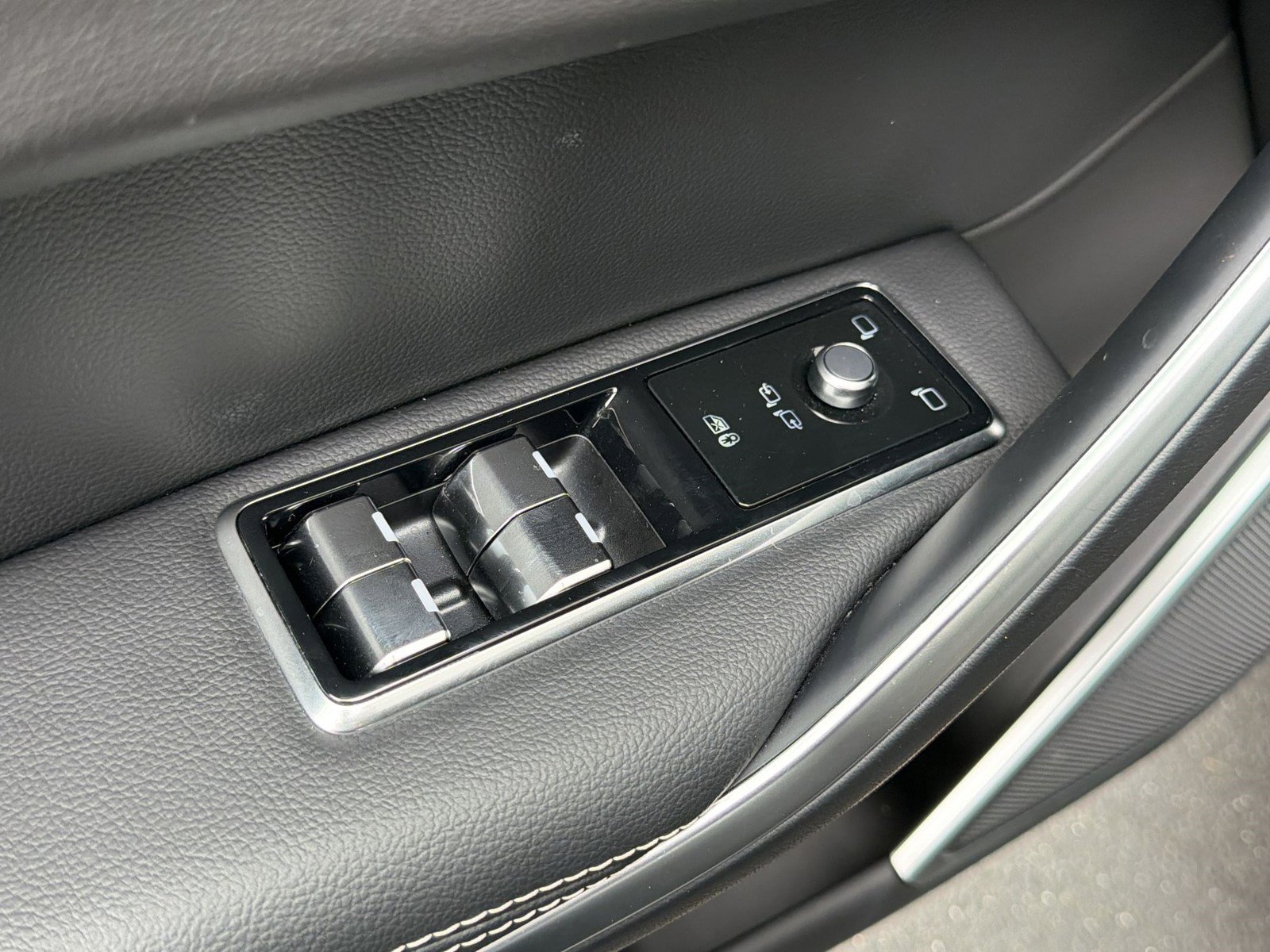 Used 2026 Jaguar F-PACE R-Dynamic S AWD/4WD image 21