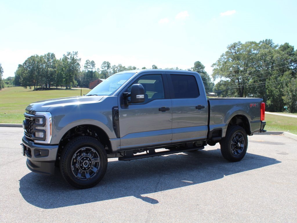 New 2026 Ford F250 4x4 Crew Cab Super Duty image 2