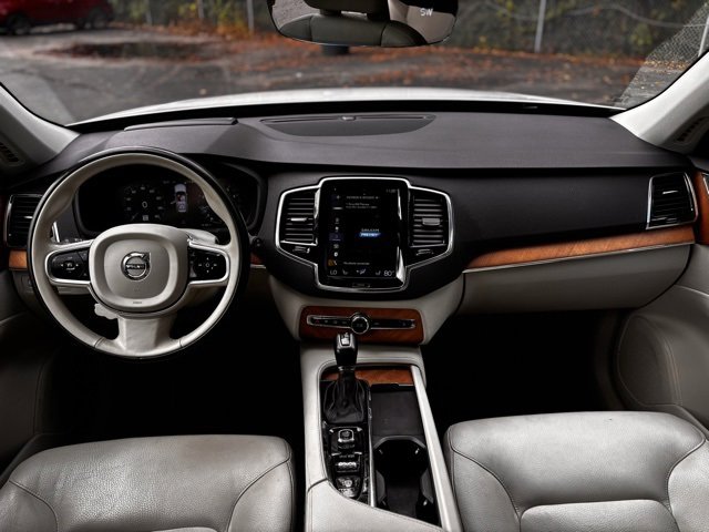 Used 2021 Volvo XC90 T6 Momentum image 21
