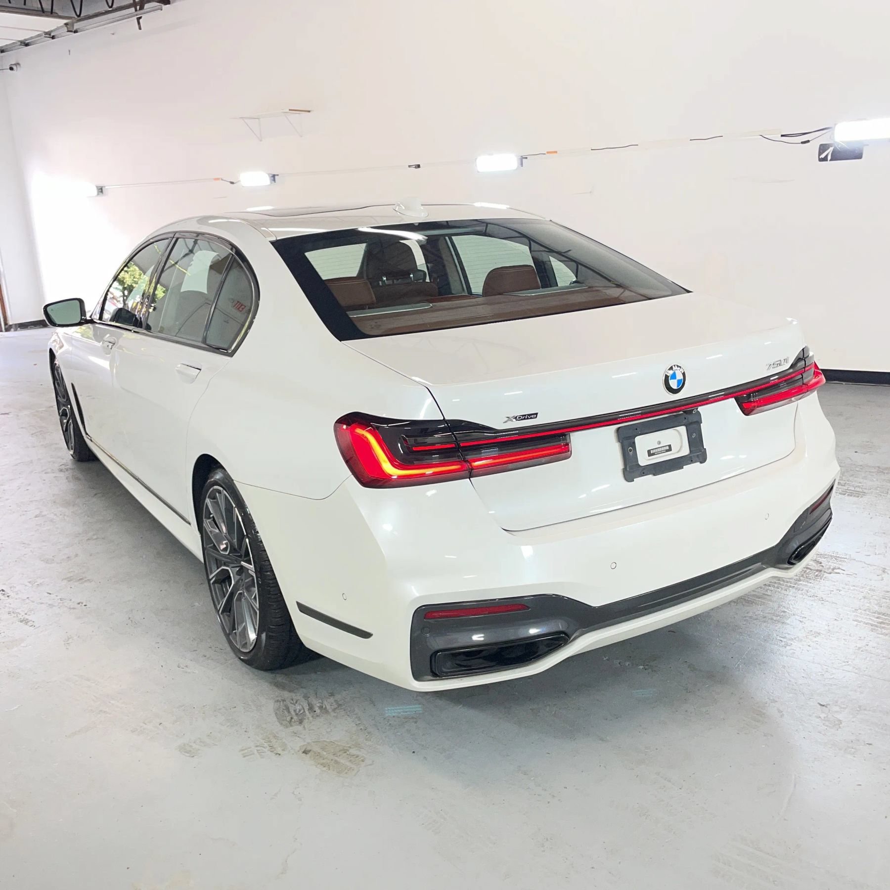 Used 2020 BMW 750i xDrive w/ Autobahn Package AWD/4WD image 3