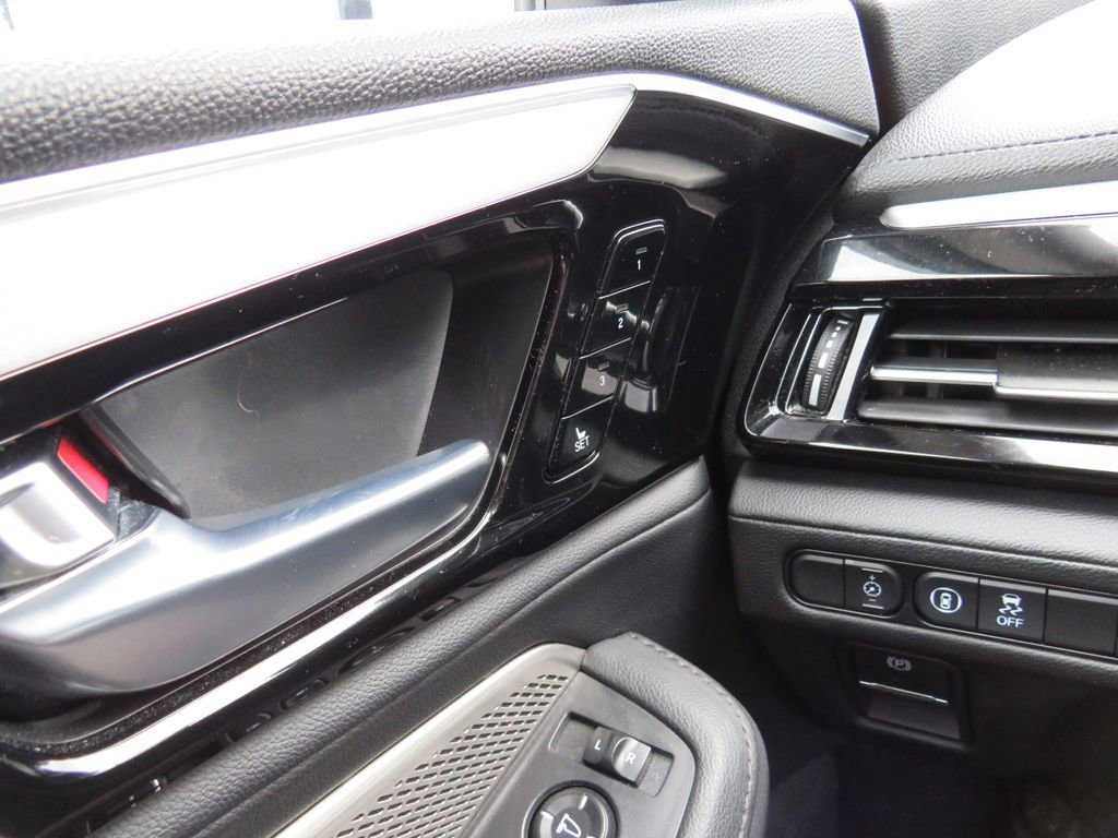 Used 2023 Acura MDX SH-AWD image 23