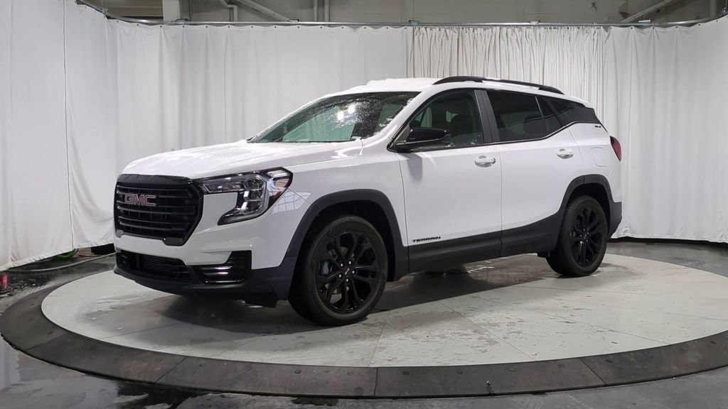Used 2022 GMC Terrain SLE w/ Driver Convenience Package image 5