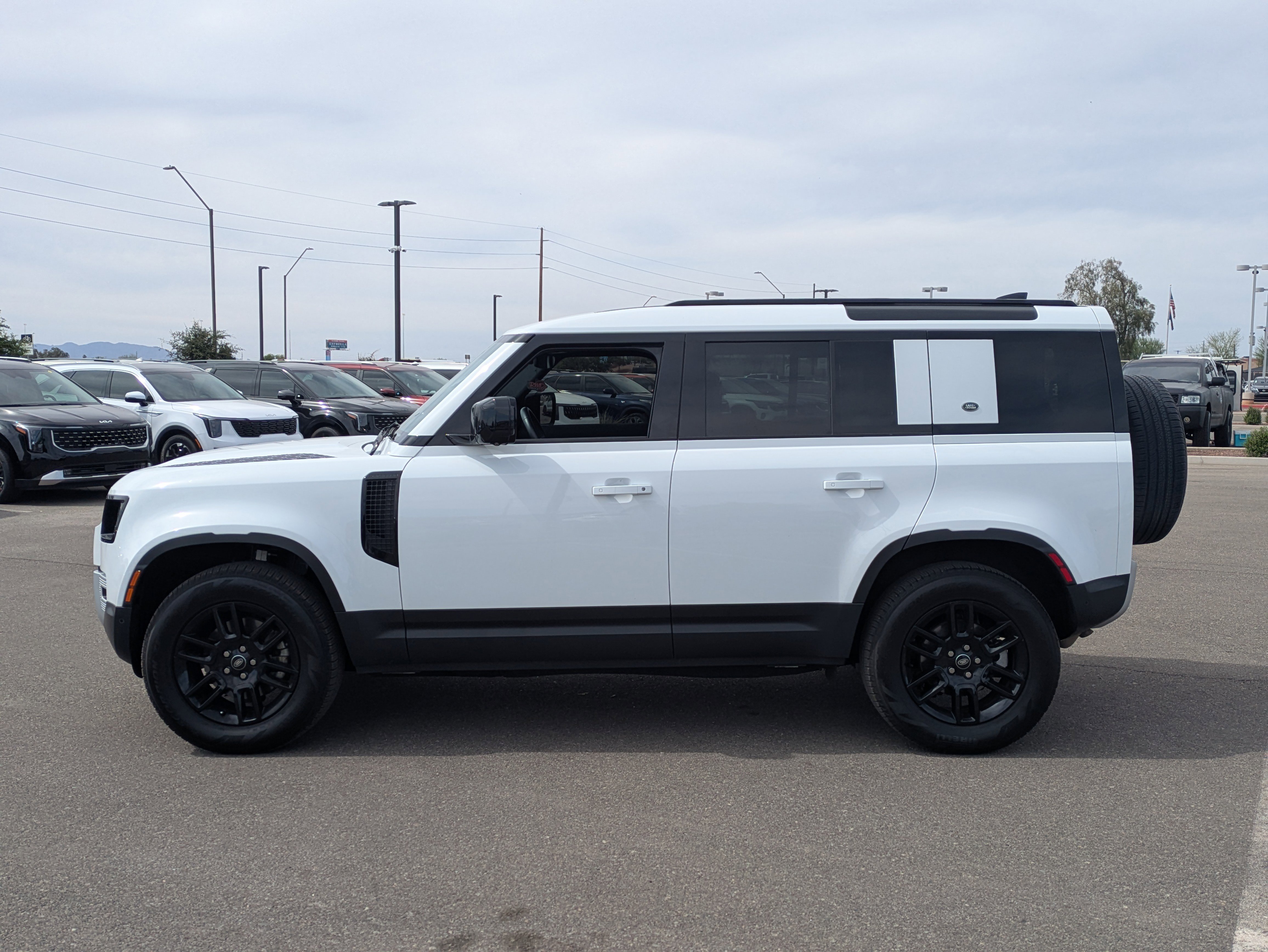 Used 2024 Land Rover Defender 110 S image 2