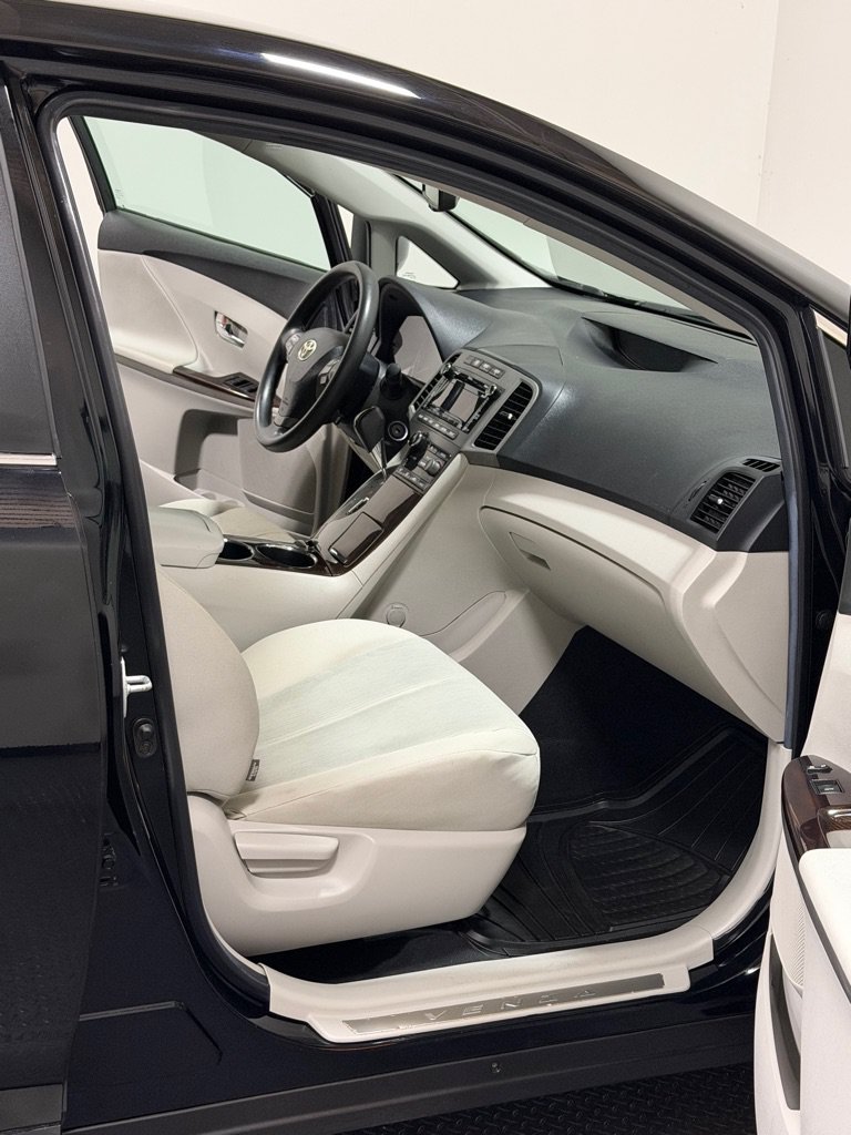 Used 2012 Toyota Venza LE FWD image 10