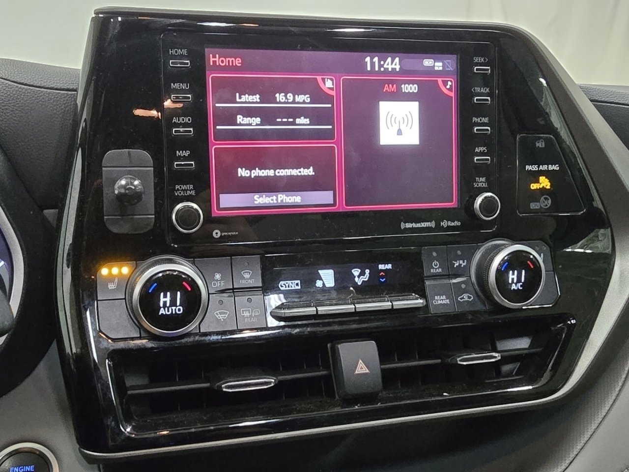 Used 2021 Toyota Highlander XLE image 28