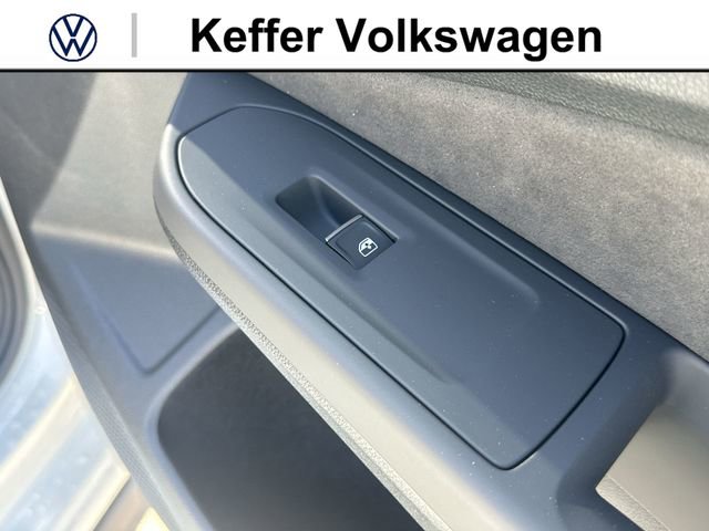 New 2026 Volkswagen GTI SE FWD image 32