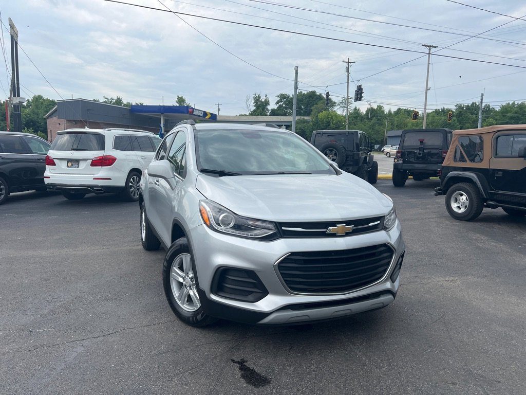 Used 2018 Chevrolet Trax LT w/ LT Convenience Package image 4