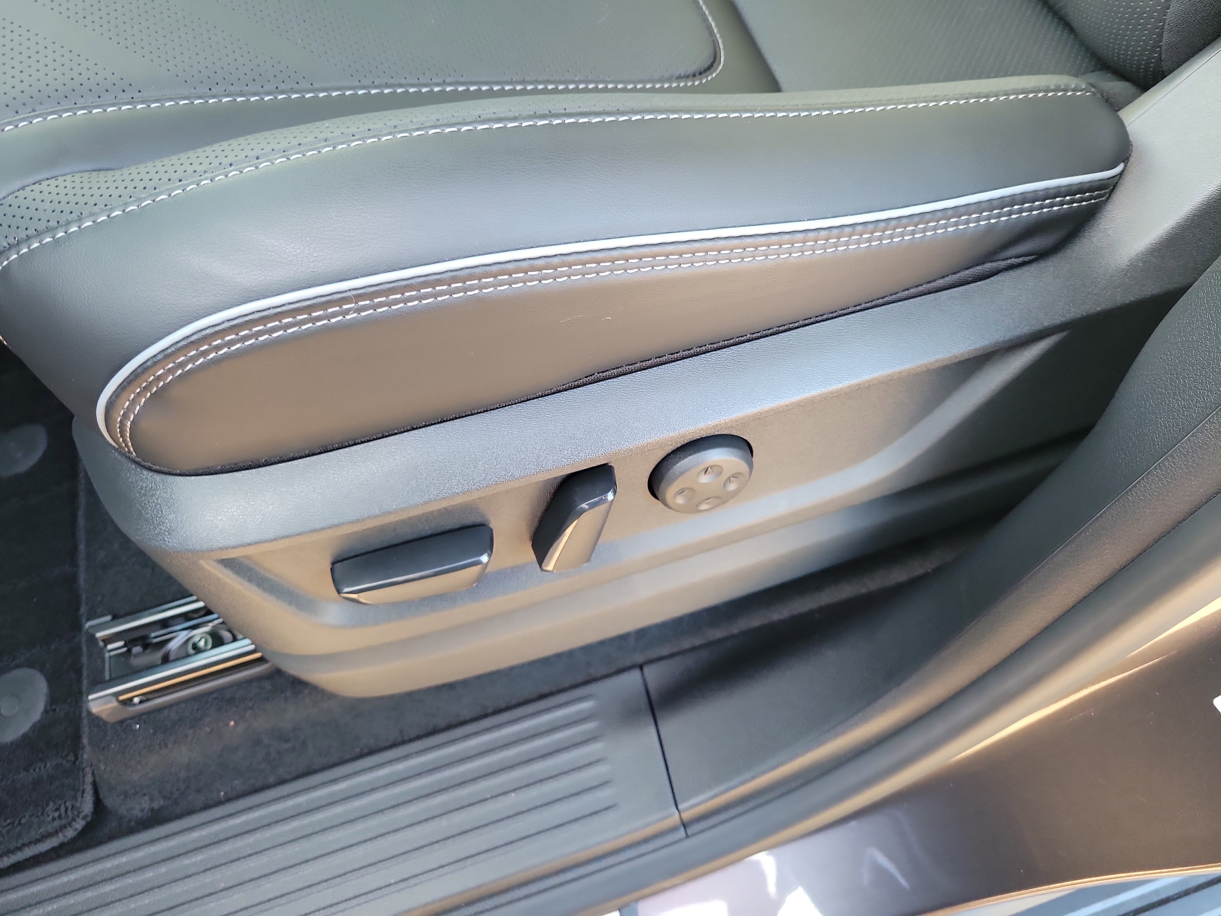 New 2026 INFINITI QX80 Luxe w/ Cargo Package image 17